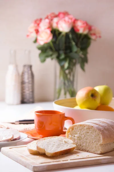 Пшеничний домашній свіжий хліб — стокове фото