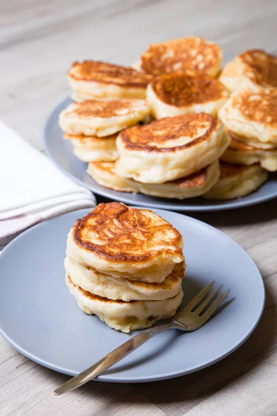 Buñuelos en kéfir, masa de levadura . —  Fotos de Stock