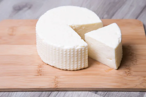 Tzfat sýr. Izraelské tradiční sýr. Symbol židovského svátku Šavuot — Stock fotografie
