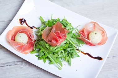 Jamon (ham) roka ve kavun ile