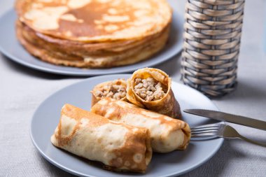 Geleneksel Rus krep etli. Shrovetide. Maslenitsa hafta. Seçici odak, yakın çekim.