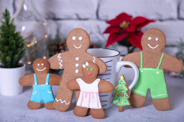Uomini Pan Zenzero Capodanno Tradizionale Biscotti Fatti Casa Natale Sfondo — Foto Stock