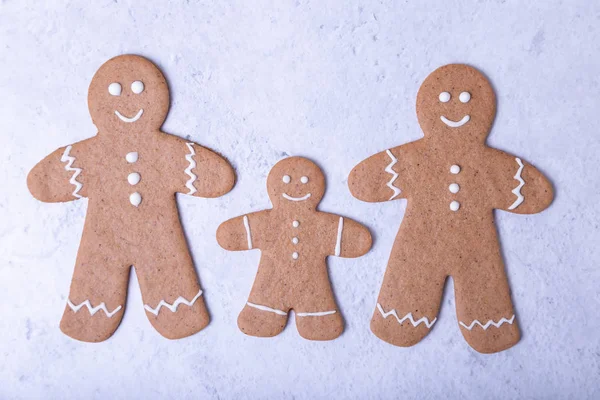 Gingerbread Homens Figuras Ano Novo Tradicional Biscoitos Caseiros Natal Fundo — Fotografia de Stock