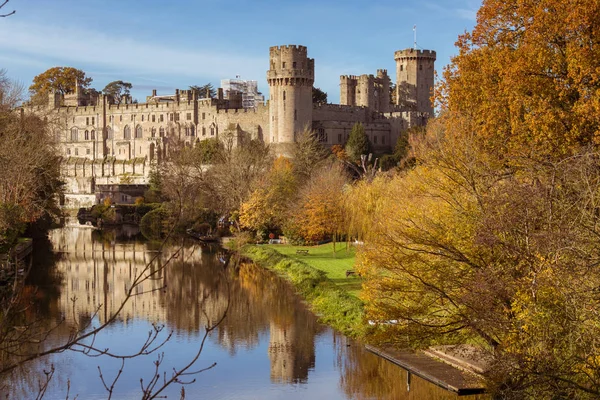 Warwick castle jesień — Zdjęcie stockowe