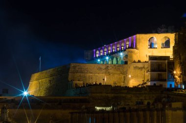 Üst Barrakka Gardens ateş topu