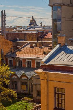 şehir etrafında yürüyüş