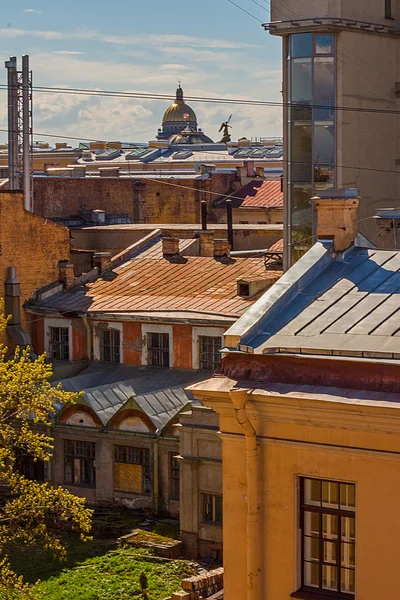 şehir etrafında yürüyüş