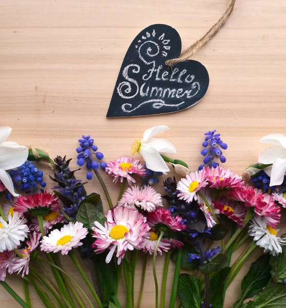 Parlak bahar çiçekleri