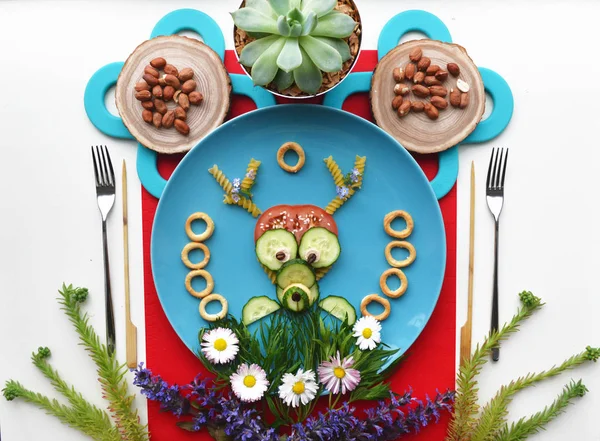 Öğle yemeği için çocuk.