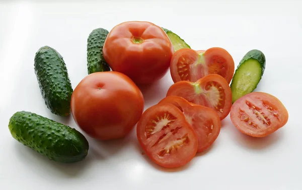 taze salatalık ve domates.