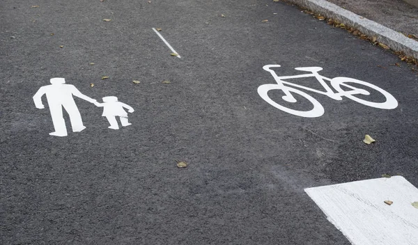 Asfalt. Trafik işaretleme.