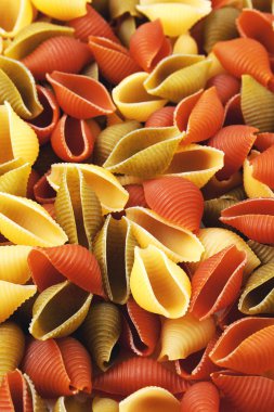 Renkli makarna kabukları. Üstten Görünüm.