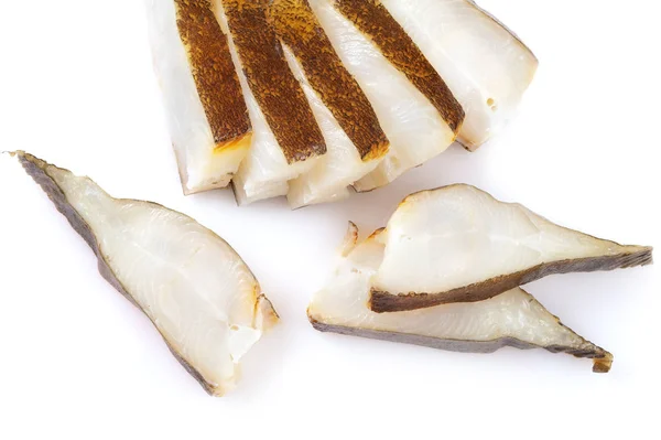 Beyaz izole füme pisi balığı parçaları