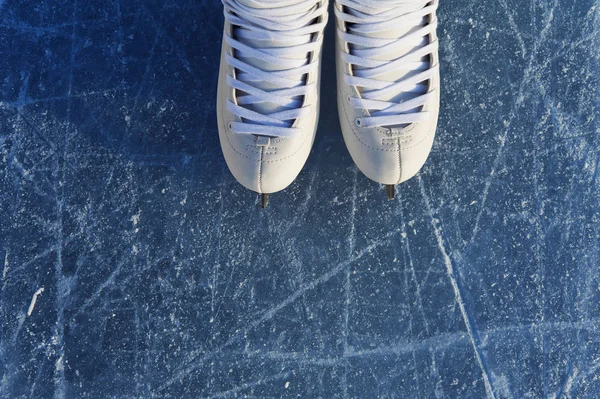 Schlittschuhe Für Frauen Auf Dem Eis — Stockfoto