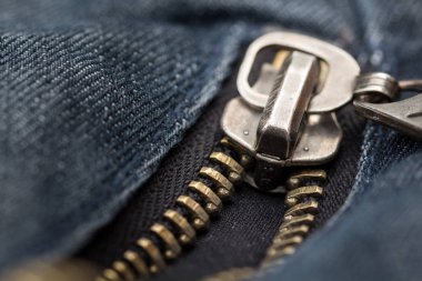 Metal fermuar kadar yakın