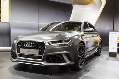 Barcelona, İspanya - Mayıs 2015: Bmw i8 hibrid spor araba