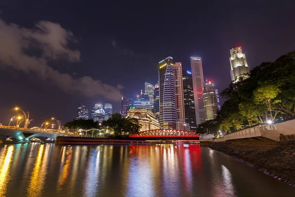 SINGAPORE, SINGAPORE - CIRCA 2016: Downtown Singapore — Stock Photo, Image