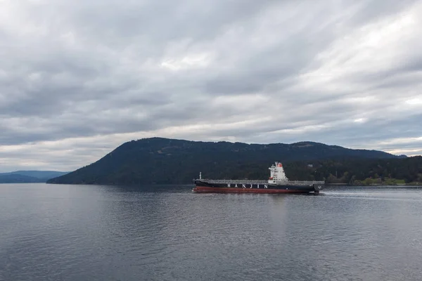 Victoria, Canada - Circa 2017: Cargo ship traversing British Col — Stock Photo, Image