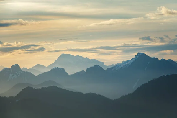 Daybreak bitti dağlar