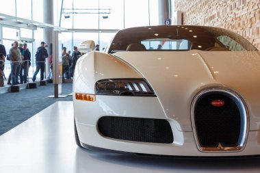 Vancouver, Kanada - Mart 2018: Bugatti Veyron Roadster, 2018 Vancouver Uluslararası Otomobil Fuarı'nda alınan