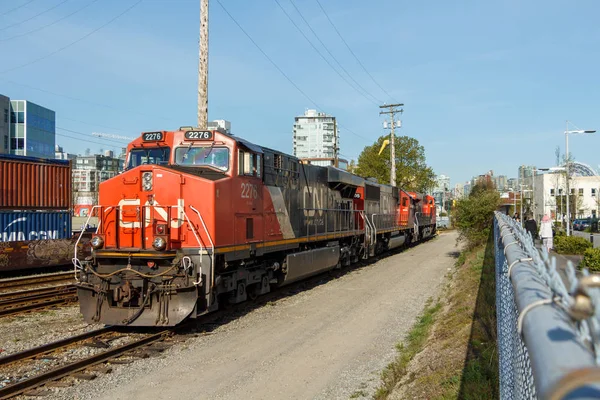 Vancouver, Kanada - Nisan 2018: Cn demiryolu yük motoru