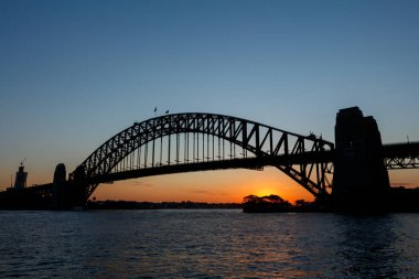 Günbatımında Kirribilli 'den Sydney Limanı Köprüsü' nün silueti izlendi