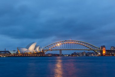 Sydney, Avustralya - 2019 dolayları: Sydney Opera Binası ve Sydney Liman Köprüsü