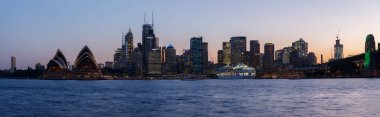 Sydney, Avustralya - 2019 dolayları: Şehir merkezi Sydney ve Sydney Opera Panoraması, Kirribilli 'den izlendi