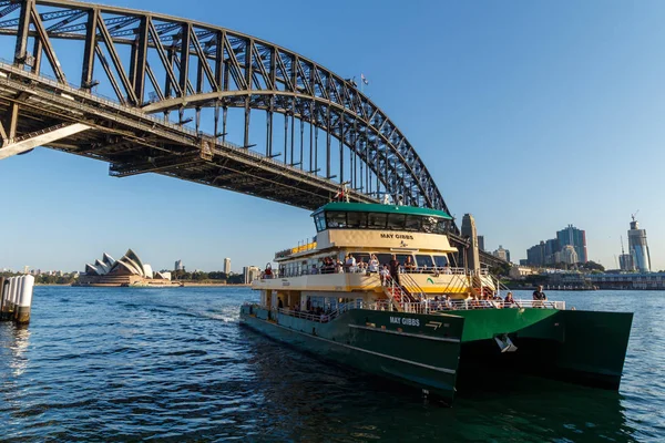 Észak-Sydney, Ausztrália - Circa 2019: Sydney kompkikötő a Milson Pointnál — Stock Fotó