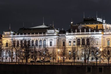 Binalar ve gece, Çek Cumhuriyeti Prag sokaklarında