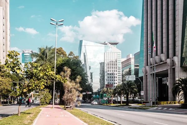 Здания и улицы Сан-Паулу, Бразилия (Бразилия) ) — стоковое фото