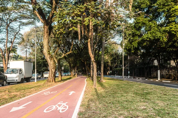 Kerékpárút az utcán (Brazília Sao Paulo, Brazília) — Stock Fotó
