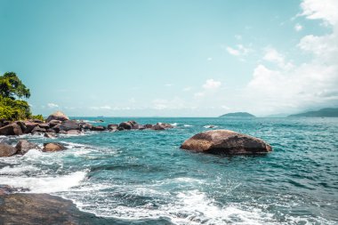 Güzel Island (Ilhabela) San Paulo (Sao Paulo kayalık plaj)