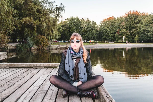 Meisje op Trout Lake in Vancouver, Canada — Stockfoto