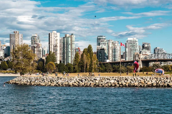 Vanier Parkzicht van strand van Kitsilano in Vancouver, Canada — Stockfoto