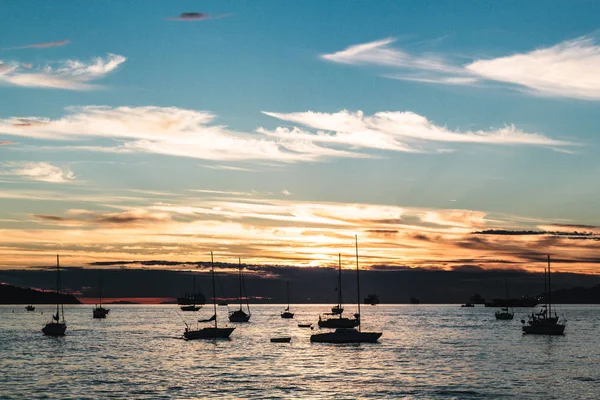 Zonsondergang op het strand van Kitsilano in Vancouver, Canada — Stockfoto