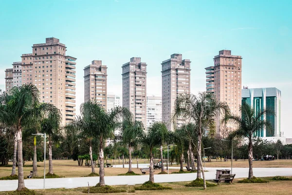 在圣保罗 （巴西圣保罗），巴西斯公园附近的建筑物 — 图库照片