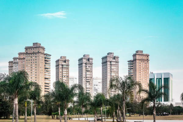 Buildings near Villa-Lobos Park in San Paulo (Sao Paulo), Brazil — Stock Photo, Image