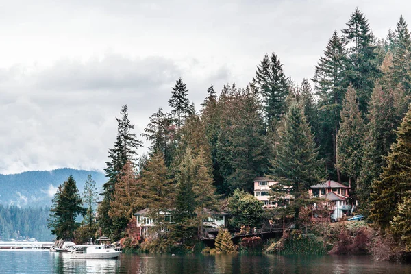 Deep Cove в Северном Ванкувере, Британская Колумбия, Канада — стоковое фото