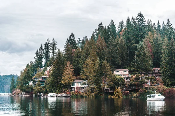 Deep Cove em North Vancouver, BC, Canadá — Fotografia de Stock