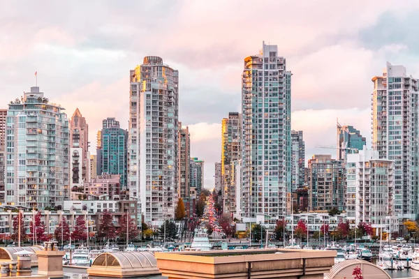 Pôr do sol de outono no centro de Vancouver, Canadá — Fotografia de Stock