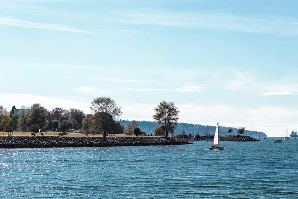 Uitzicht op het strand van de Kitsillano van het centrum in Vancouver, Canada — Stockfoto