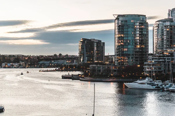 De waarde False creek in vancouver, canada — Stockfoto