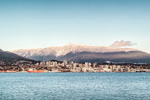 Vancouver Bergen Visa från hamnen Green Park, Kanada — Stockfoto