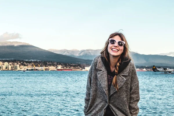 Girl at Vancouver Mountains, Canada — Stock Photo, Image