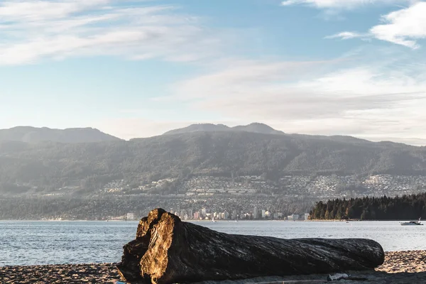 Vancouver bergen uitzicht vanaf Kitsilano, Bc, Canada — Stockfoto