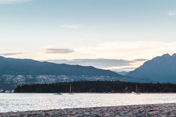 Vancouver bergen uitzicht vanaf Kitsilano, Bc, Canada — Stockfoto