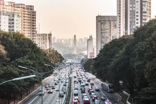 Avenida 23 de Mayo (Avenida 23 de Maio) en Sao Paulo, Brasil — Foto de Stock