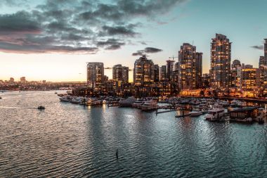 Kış günbatımı at False Creek Vancouver, Bc, Kanada