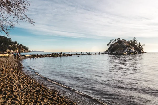 Уайтклифф Парк около залива Консоу в Западном Ванкувере, Британская Колумбия, Канада — стоковое фото